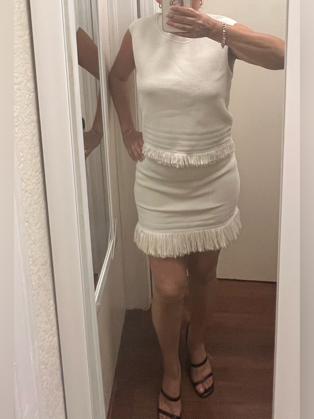 Express Cream Ribbed Mini SKIRT with Fringe Trim. **+ONLY***


Skirt XS